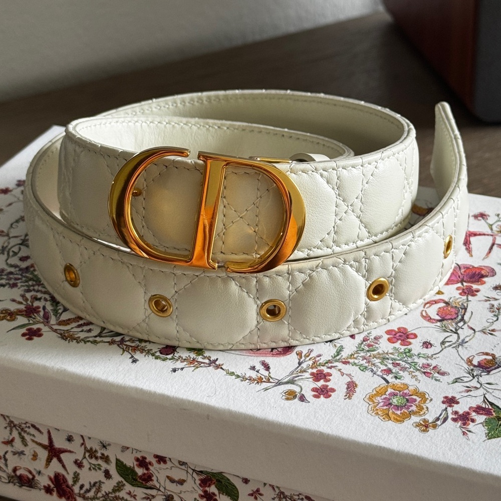 Dior Belt 
30 Montaigne Belt
Latte Cannage Calfskin, 30 MM